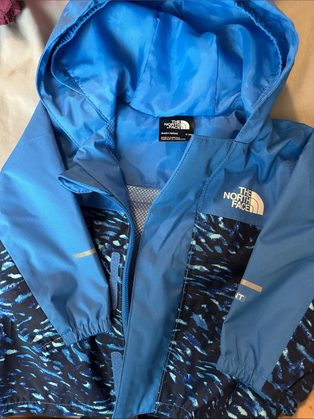Baby  .  0-3months The North Face  rain jacket